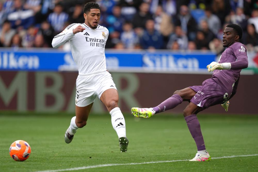 特朗普新政“满月” “美国优先”震荡全球.